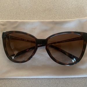 Authentic Tory Burch fold up sunglasses!! Tortoise and gold. No scratches.